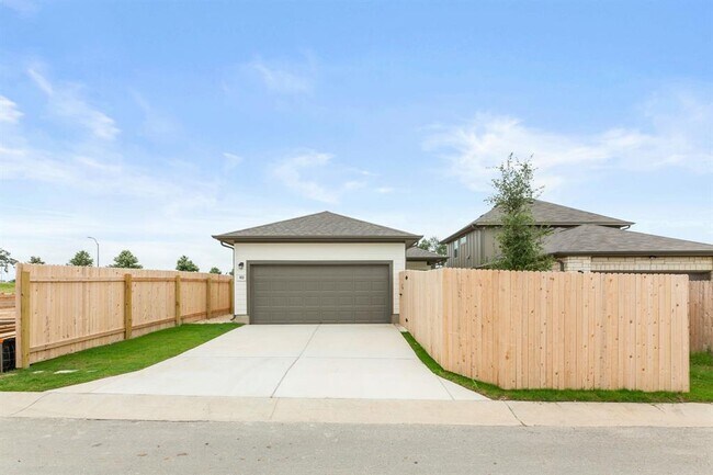 Building Photo - 183 Glocken Ln