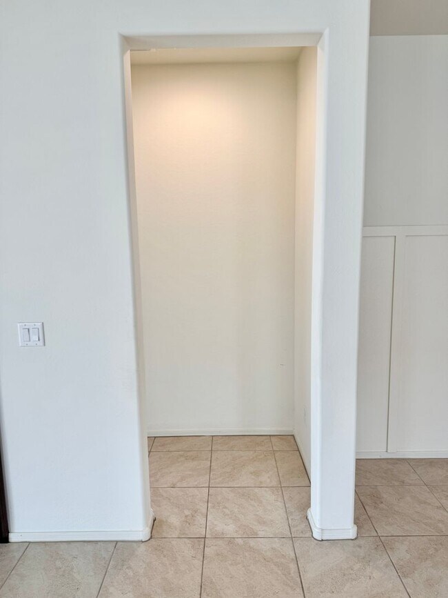 Building Photo - Beautiful 3 Bedroom 2 Bath Single Level Newer Built Home In Litchfield Park! Has Solar!