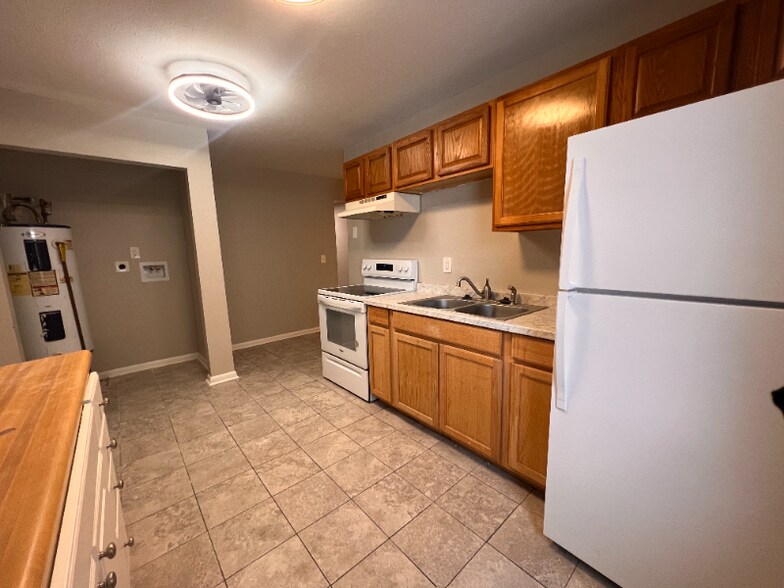 Building Photo - 110 Main St