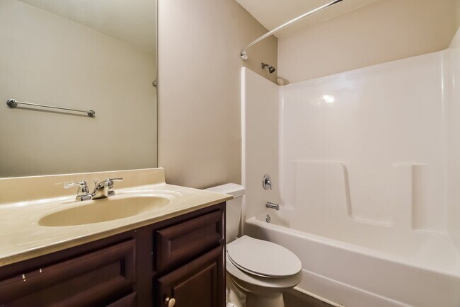Building Photo - 6338 Oakwell Ct