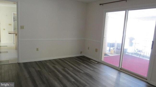 Building Photo - 1043 W Areba Ave