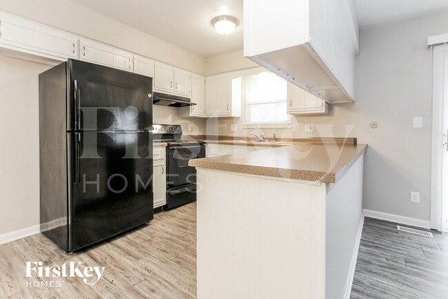 Building Photo - 324 Hopkins Rd