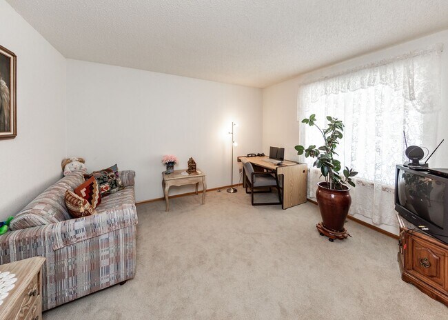 Building Photo - Spacious 5 Bedroom in D20 centrally located