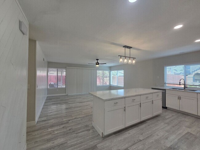 Building Photo - 11321 Volans St
