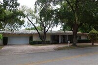 Building Photo - 189 Edgewater Dr