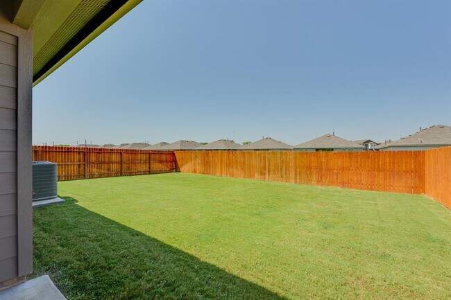 Building Photo - 307 N Richland Dr