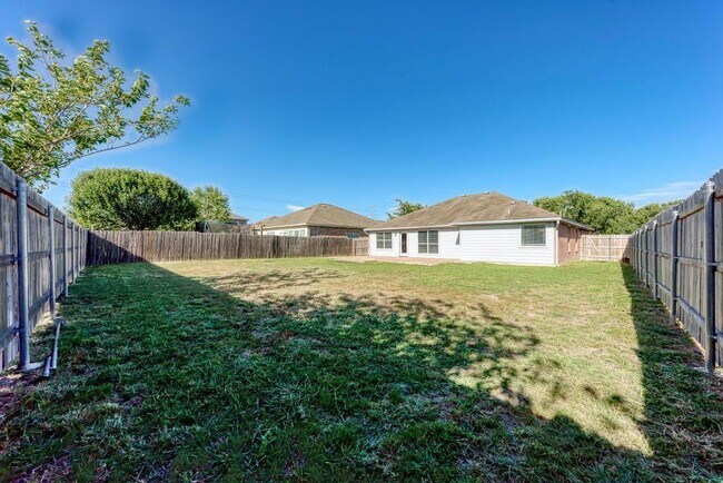 Building Photo - 1203 Tricia Cove