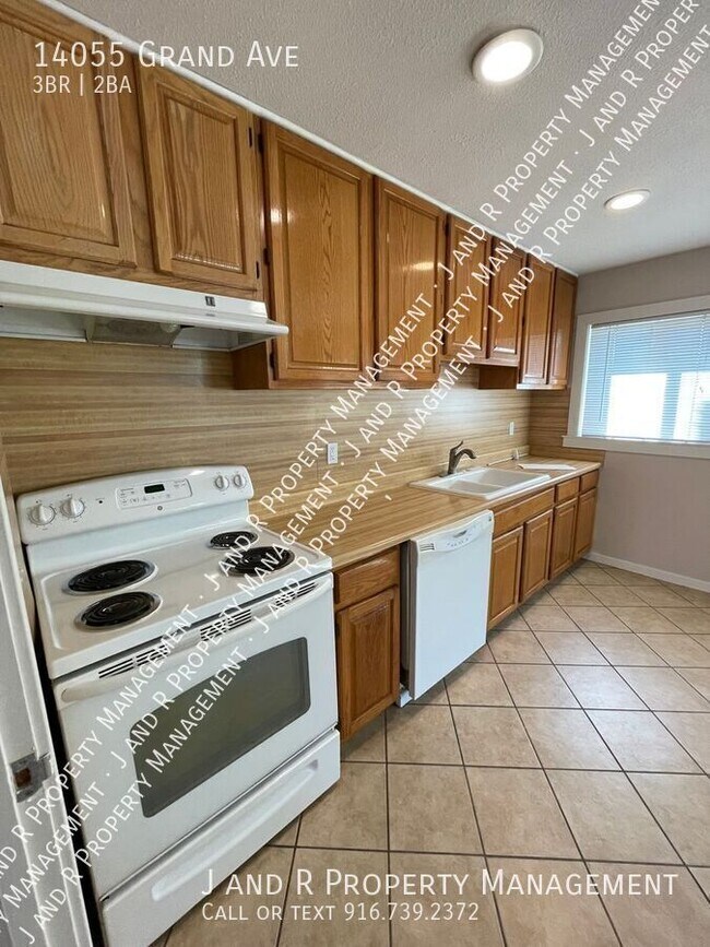 Building Photo - 14055 Grand Ave