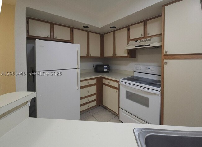 Building Photo - 3310 Pinewalk Dr N
