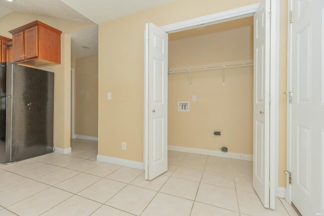 Building Photo - 10599 Tecumseh Dr