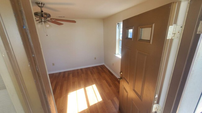 Building Photo - 515 Lizardi St