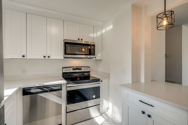 Building Photo - Great Belair Rental