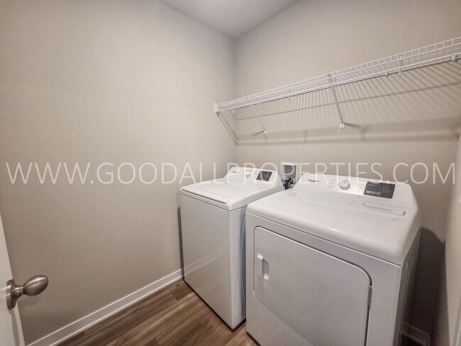Building Photo - 3595 Pershing Ln
