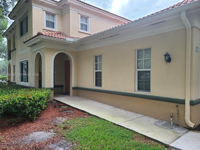 Building Photo - 2541 Centergate Dr