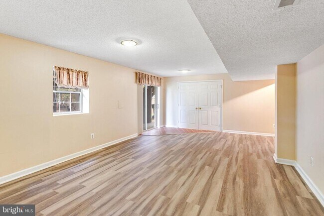 Building Photo - 15385 Bevanwood Dr