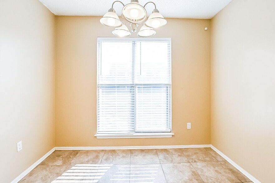 Building Photo - 9150 Belmont Dr