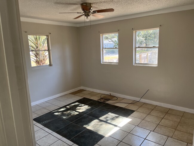 Building Photo - 304 Woodrow St NE