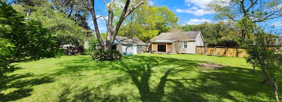 Building Photo - 1714 College Dr