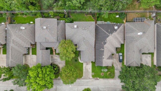 Building Photo - 14918 Plantation Oak Dr