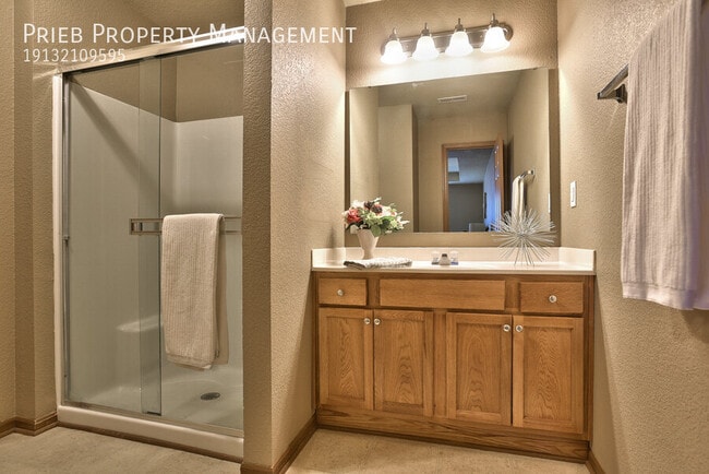 Building Photo - 902 S Woodson Ct