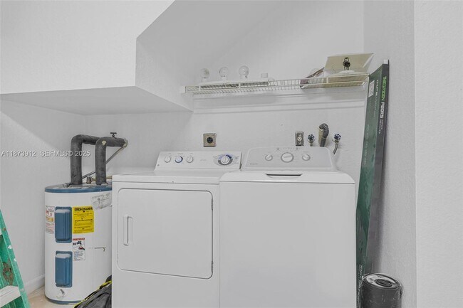 Building Photo - 136 SW 169th Ave