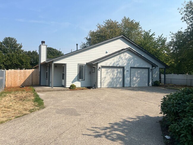 Building Photo - 724 SE 135th Ct