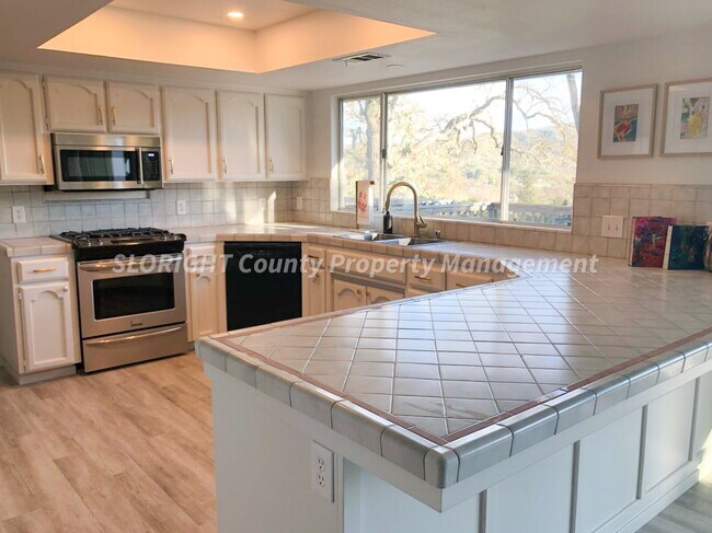 Building Photo - AVAILABLE NOW- Recently Updated Home on Lake Nacimiento - 3 Bed / 2 Bath