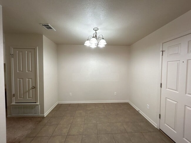 Building Photo - 1405 Cinch