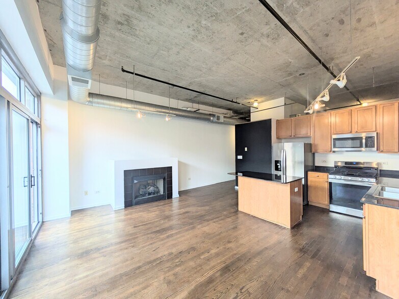 Building Photo - 933 W Van Buren St