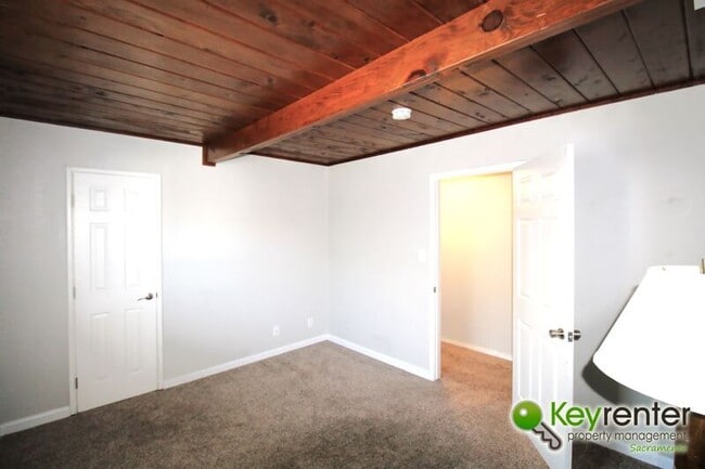 Building Photo - 419 Chaparral Way