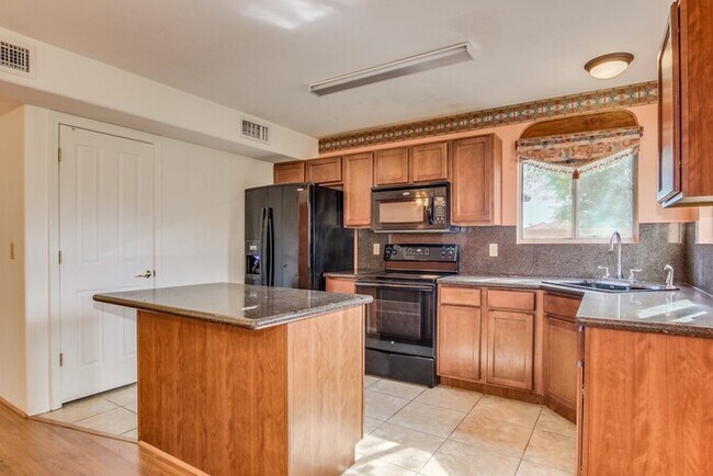 Building Photo - 6790 S Avenida Del Abrazo