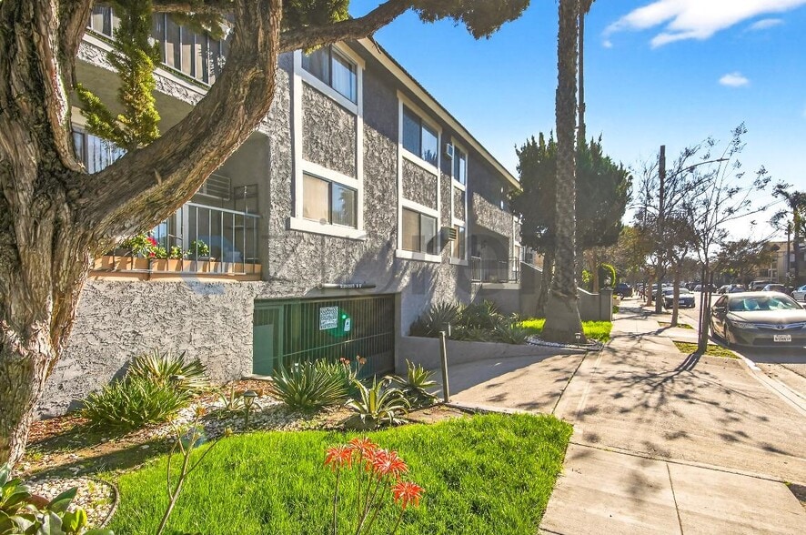 Building Photo - 240 W Verdugo Ave