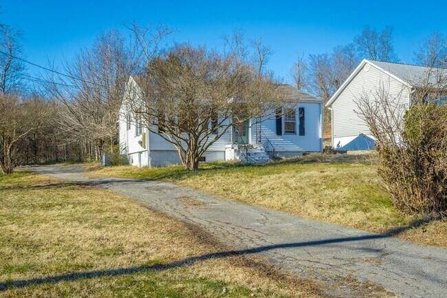 Building Photo - 209 S Moss Ave