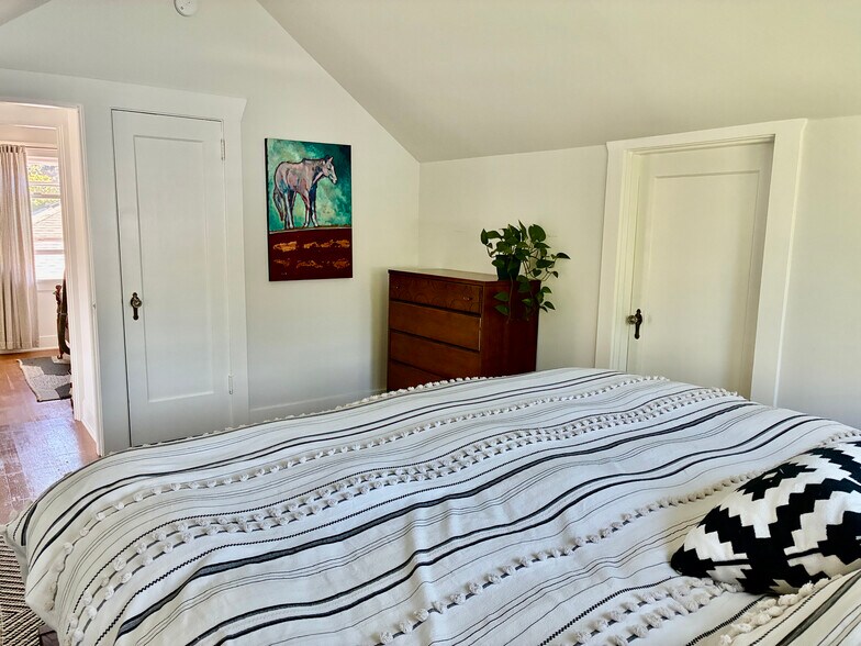 Building Photo - 834 SE 72nd Ave