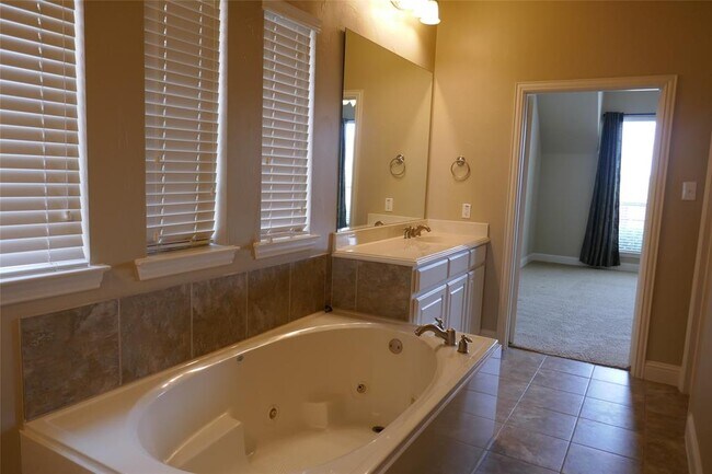 Building Photo - 2537 Windsor Castle Way