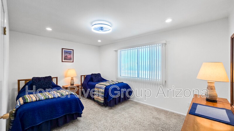 Building Photo - 10828 W Crosby Dr
