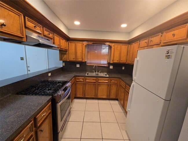 Building Photo - 13806 Long Glen Dr