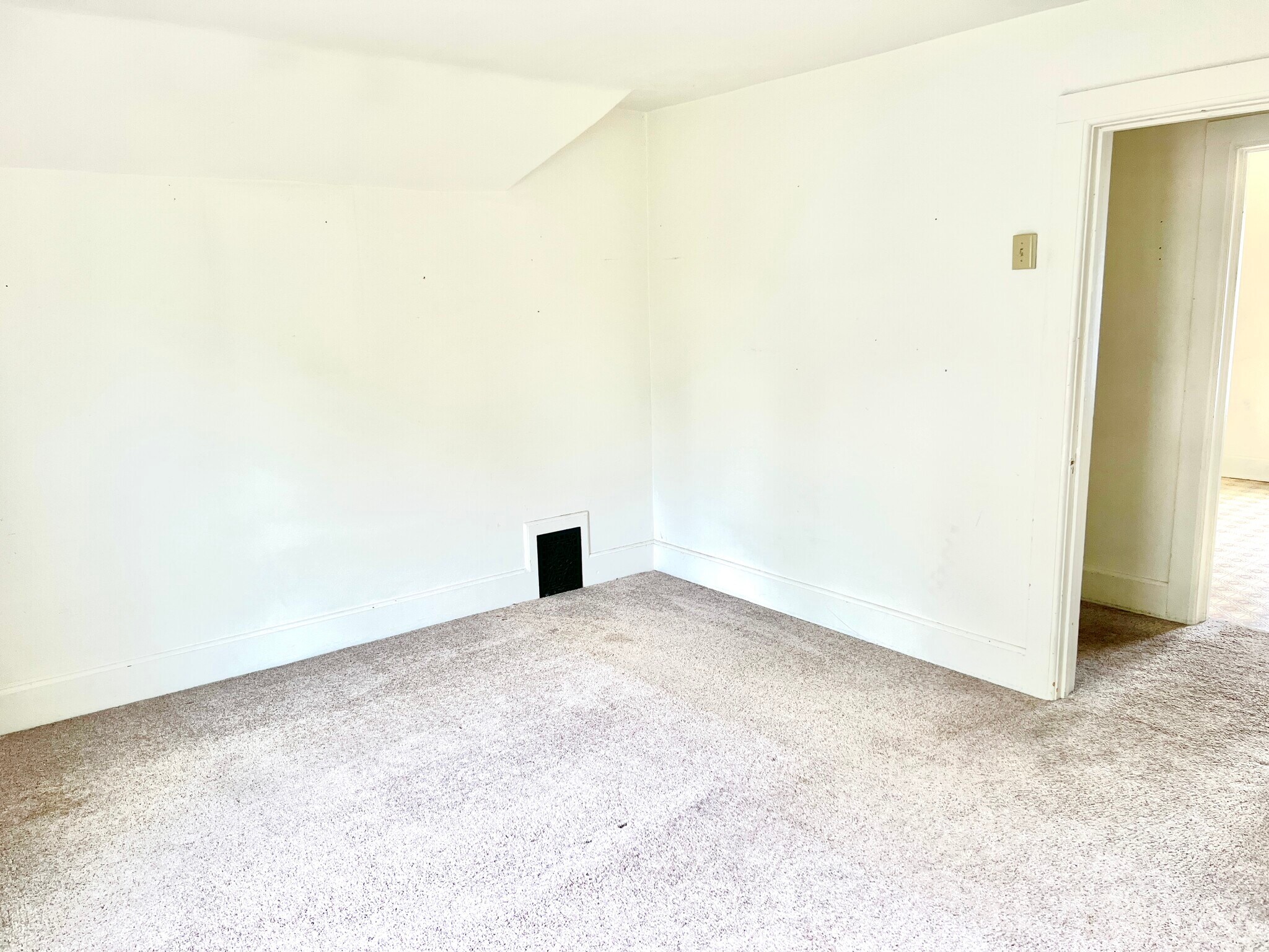 Building Photo - 27 Reed St