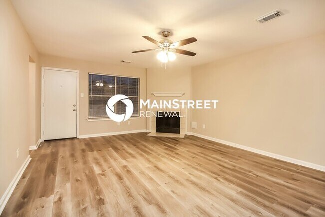 Building Photo - 4 Bedroom Pet-Friendly Home in Houston, TX with Main Street Renewal