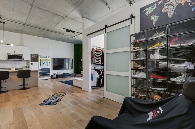 Building Photo - 2100 Van Buren St