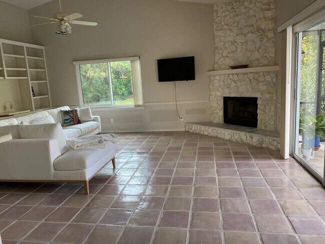 Building Photo - 600 Fox Trail SW