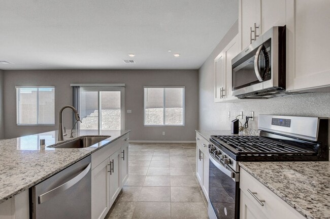 Building Photo - 2021 SINGLE FAMILY HOME IN GATED COMMUNITY