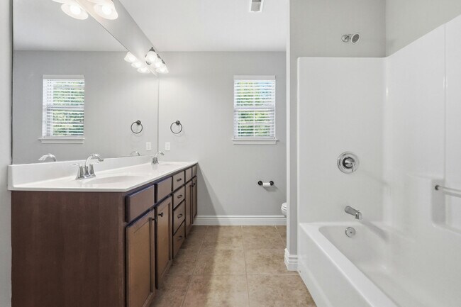 Building Photo - 300 Reedsport Ridge