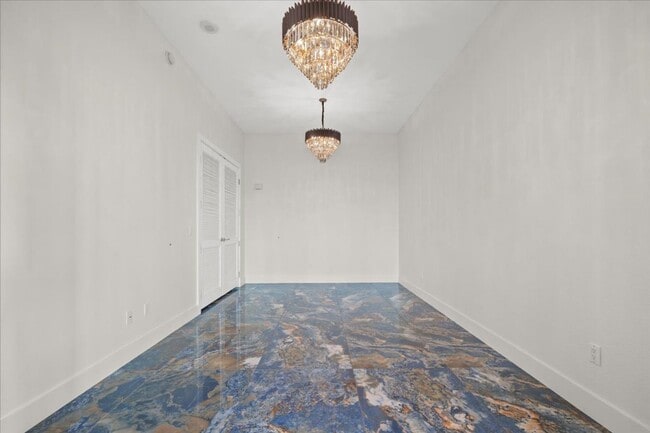 Building Photo - Fabulous Highrise Condo with Stripe Views!