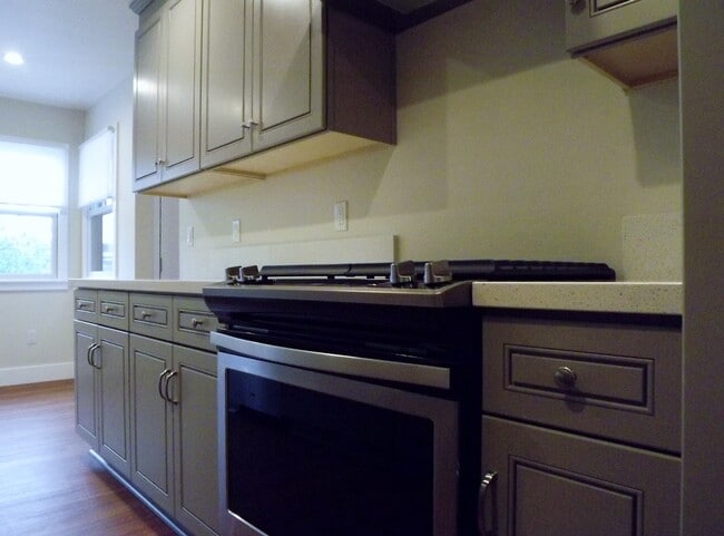 Building Photo - 722 7th St