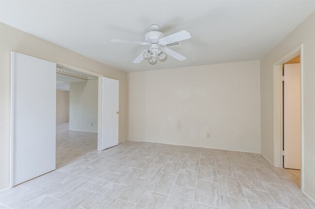 Building Photo - 514 Shady Dale Dr