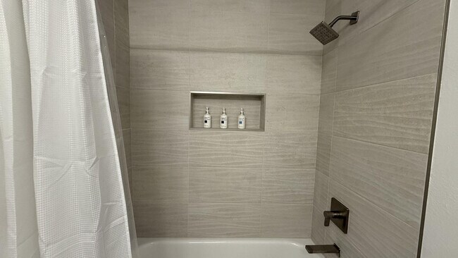 Building Photo - 113 Lost Creek Ln