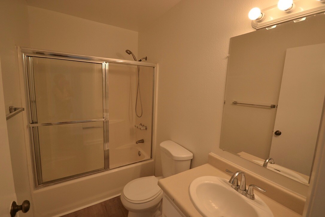 Bathroom 2 across from Bedroom 2/3 - 3165 Weldon Ave