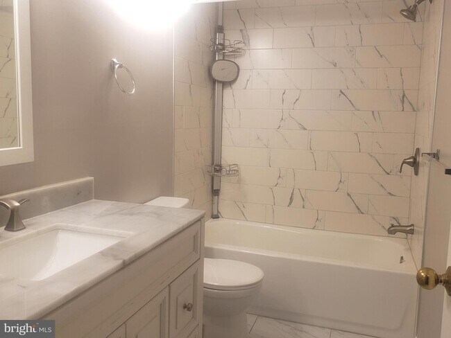 Building Photo - 5032 Beech Ct