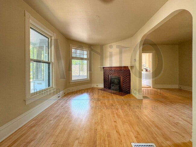 Building Photo - *COMING SOON* Vintage Craftsman In Prime L...